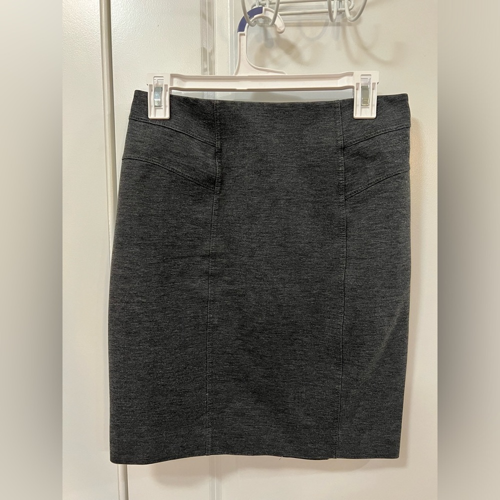 New York and Company woman’s size 4 grey pencil skirt